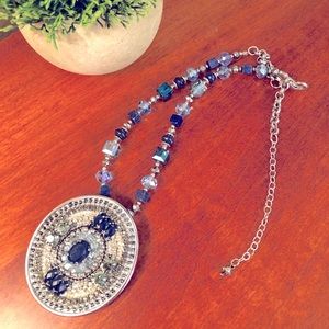 Chicos necklace in shades of blue